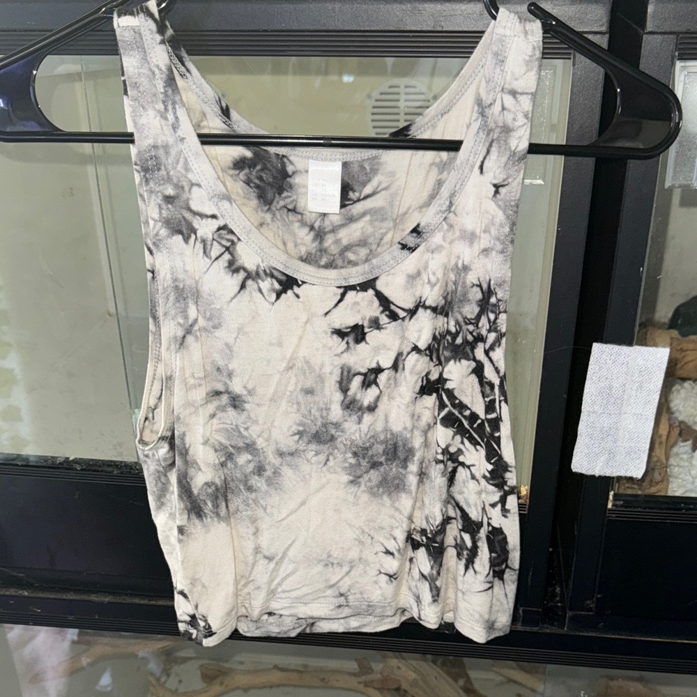 Tie-Dye Sleeveless Women's Top - Black and White